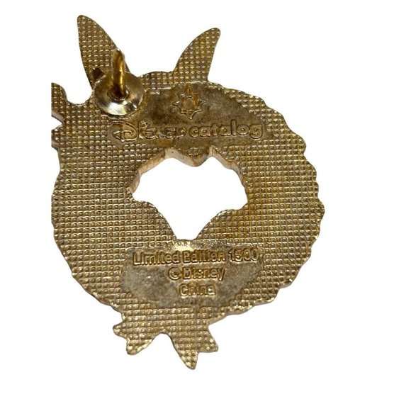 Disney Catalog Tinkerbell Holiday Wreath Pin Limited Edition 1500 7/8" x 1 5/8" - Picture 3 of 6